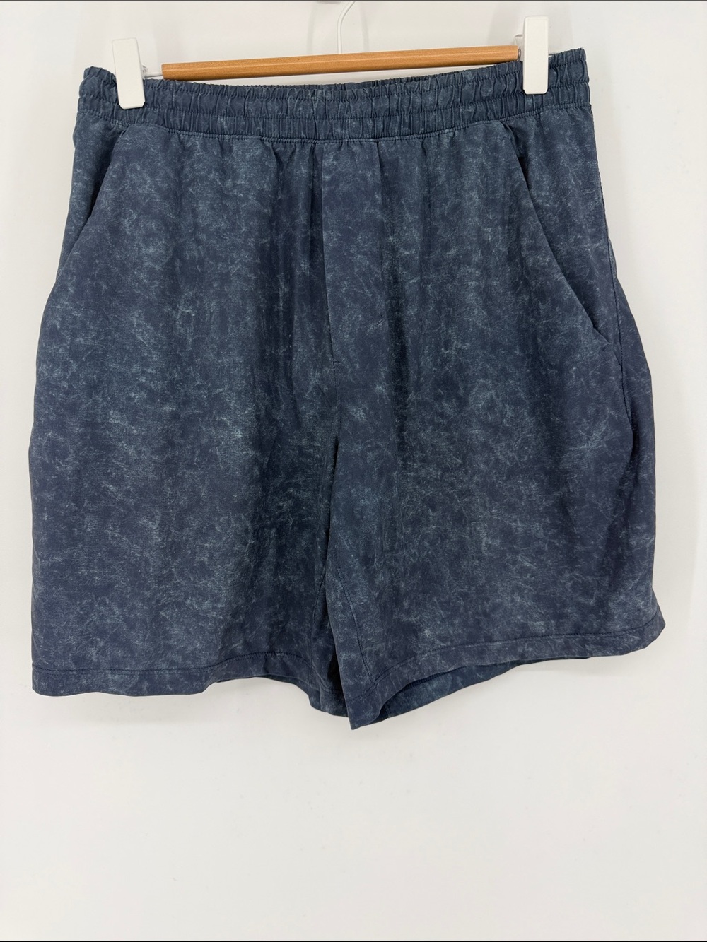 Lululemon Pace Breaker Linerless 7” Shorts Men’s M Blue Acid Wash